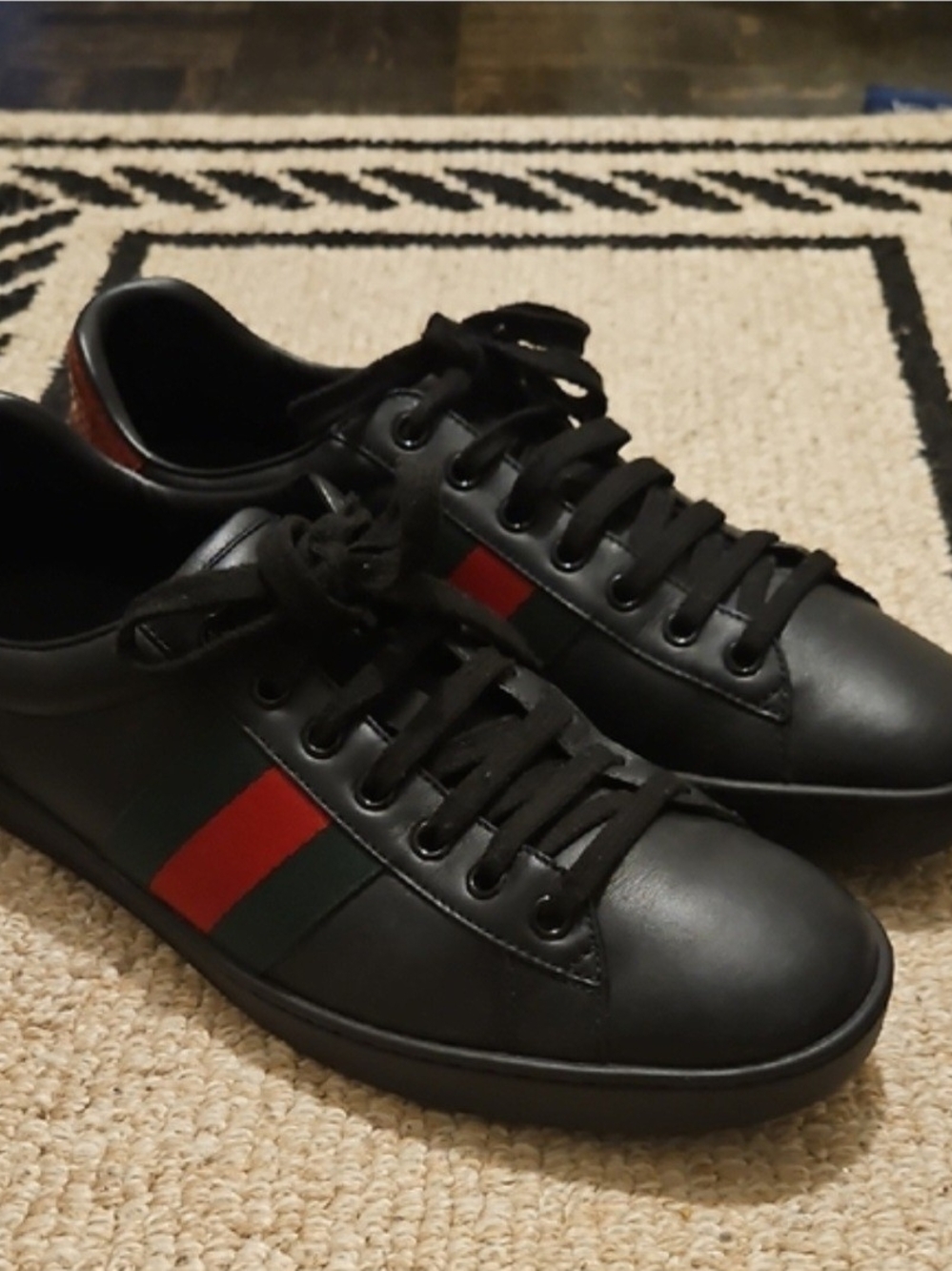 Gucci Black Leather Low-Top Sneakers with Red & Green Web Stripe